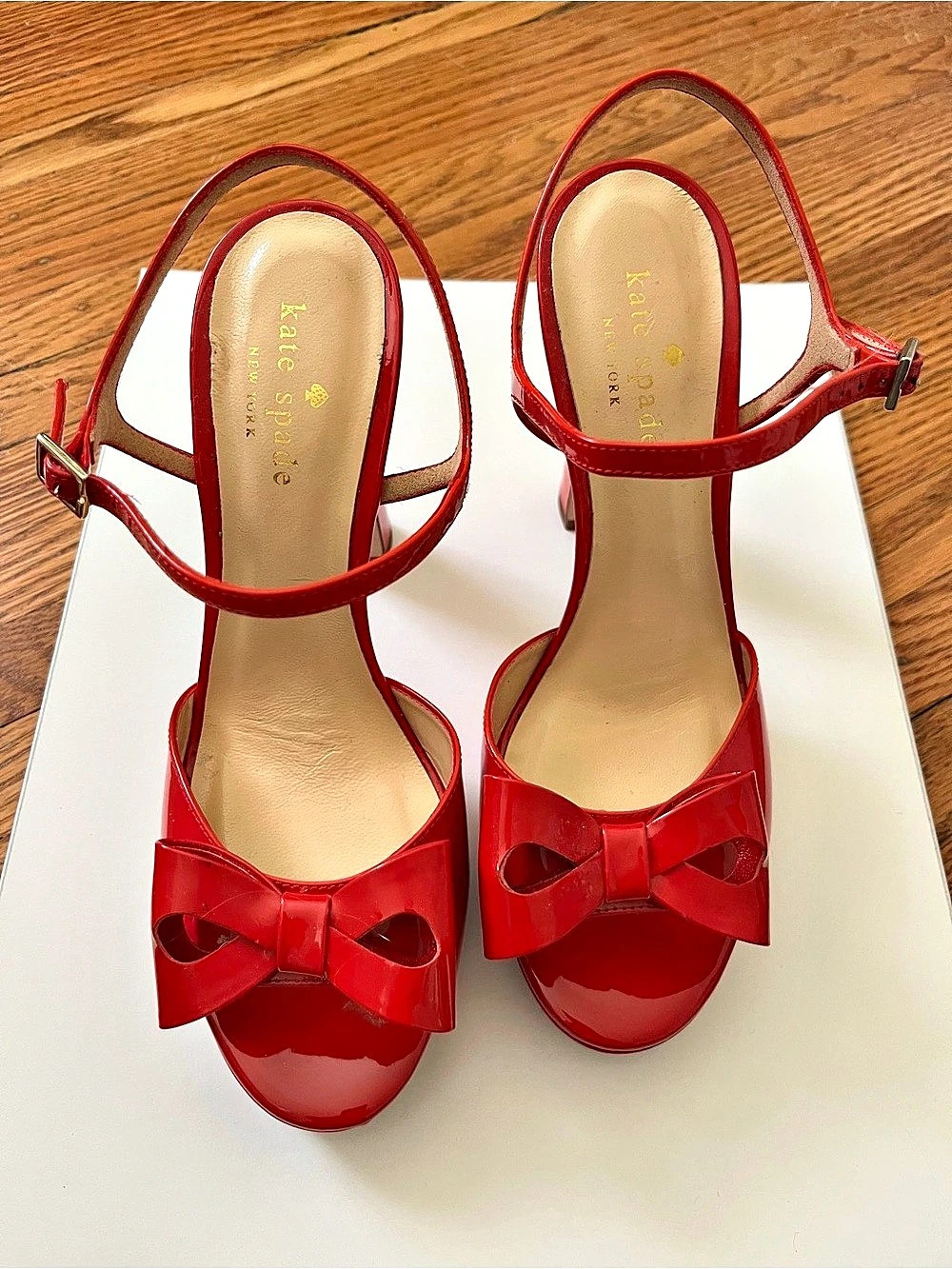 Kate Spade Mailyn Bow Patent Leather Heels Red US 6.5 brand new.